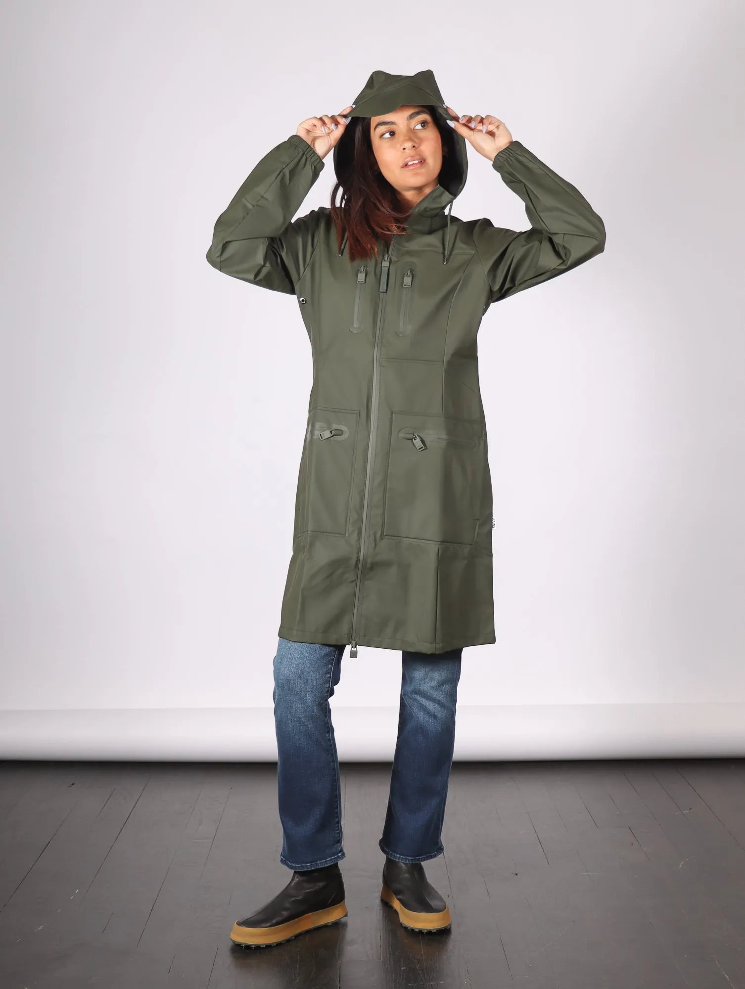 Cargo Curve W Jacket in Green by RAINS