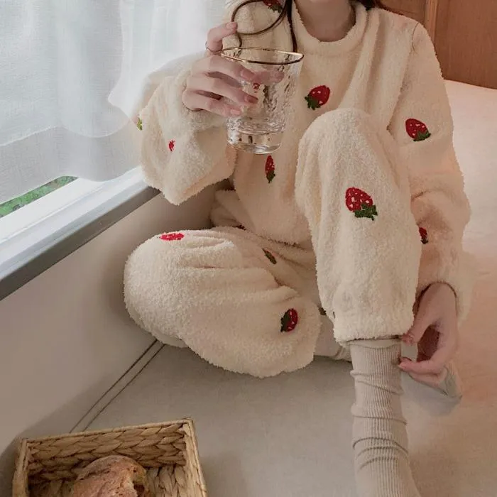 Joskaa Thanksgiving Gift 2024 Spring New Fashion Pajamas Women Cute Strawberry Velvet Thickening Comfortable Casual Homewear Set Luxury Simple Style