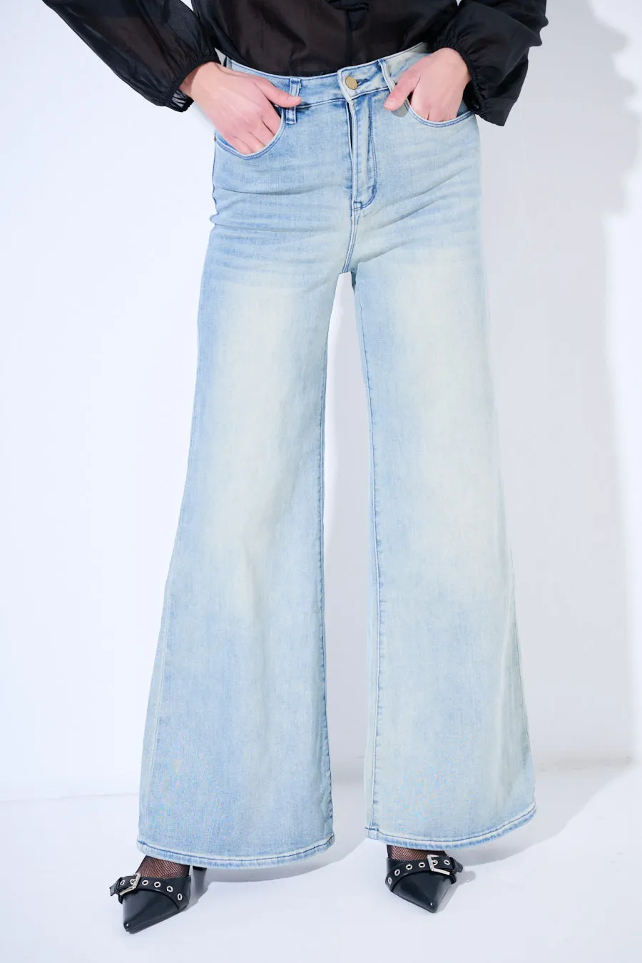 Light-wash high-waisted flared jeans wholesale